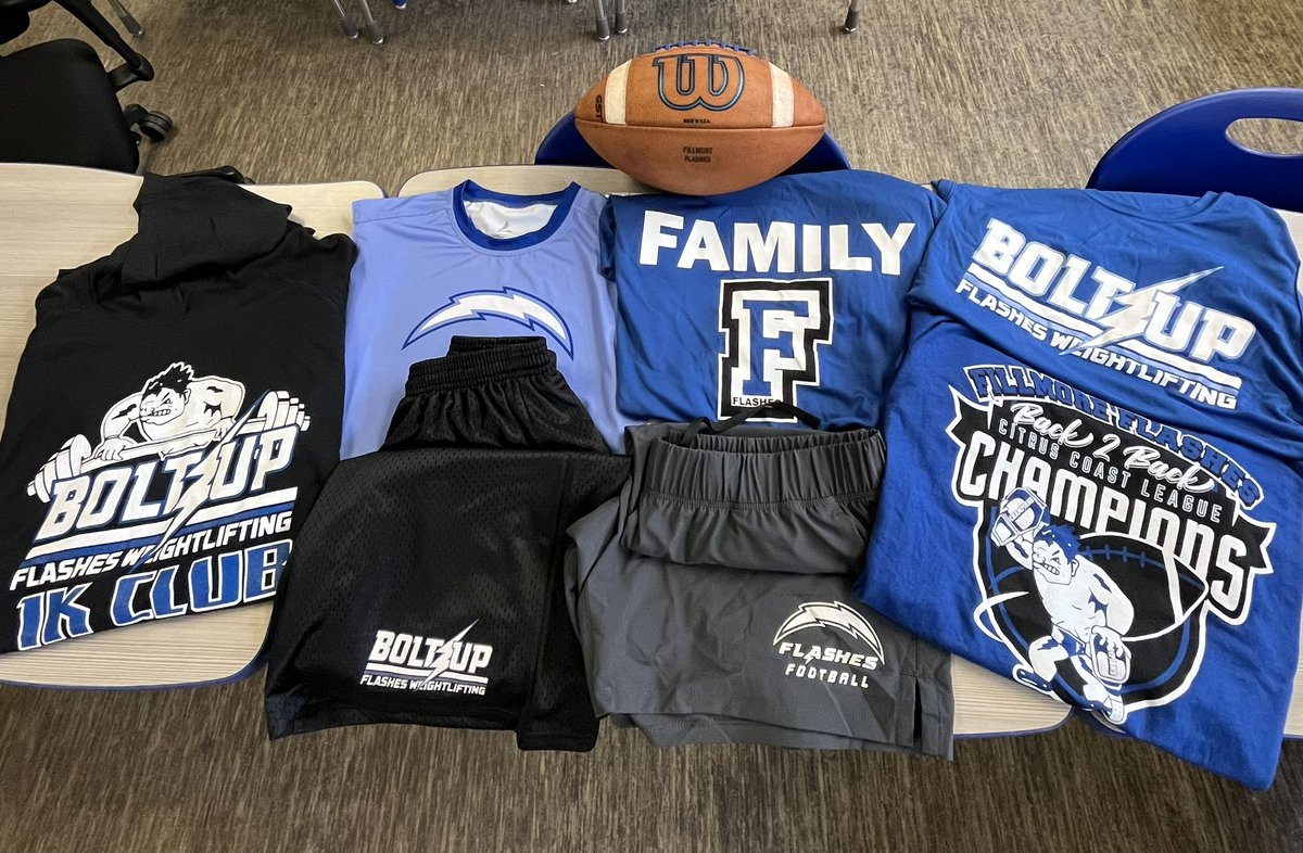 New year, new gear! ⚡️⬆️

Spring ball starts Monday. 

#BoltsUp⚡️
#TheStormIsComing⛈️

@vcspreps @FUSDSports @FUSDFlashes @fhs_storm @TheAcornSports