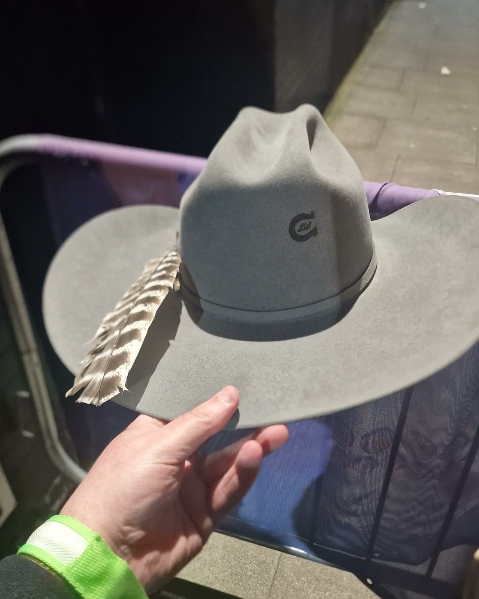 CheesePuffs_89's tweet photo. I am totally crying right now !! 😭😭

Had an epic two nights seeing @laineywilson at @O2ForumKTown 

And to be gifted her hat at the end of the show was not only unexpected but totally amazing I will treasure it forever ❤️❤️

 I love you so much thank you 😍😍 https://t.co/eJ0tePZ5I8