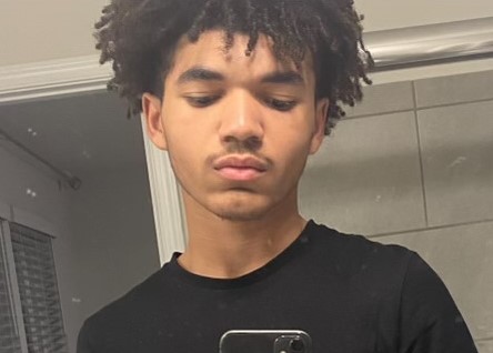 #MISSING: 15-year-old Isaac Christopher Thomas (5'9', 125 lbs.) Last seen around 7 a.m. on April 23, in the #Overlea area wearing a black hoodie, black jeans, black Jordan sneakers and carrying a black Nike backpack. Anyone with information, please call 911 or 410-307-2020.