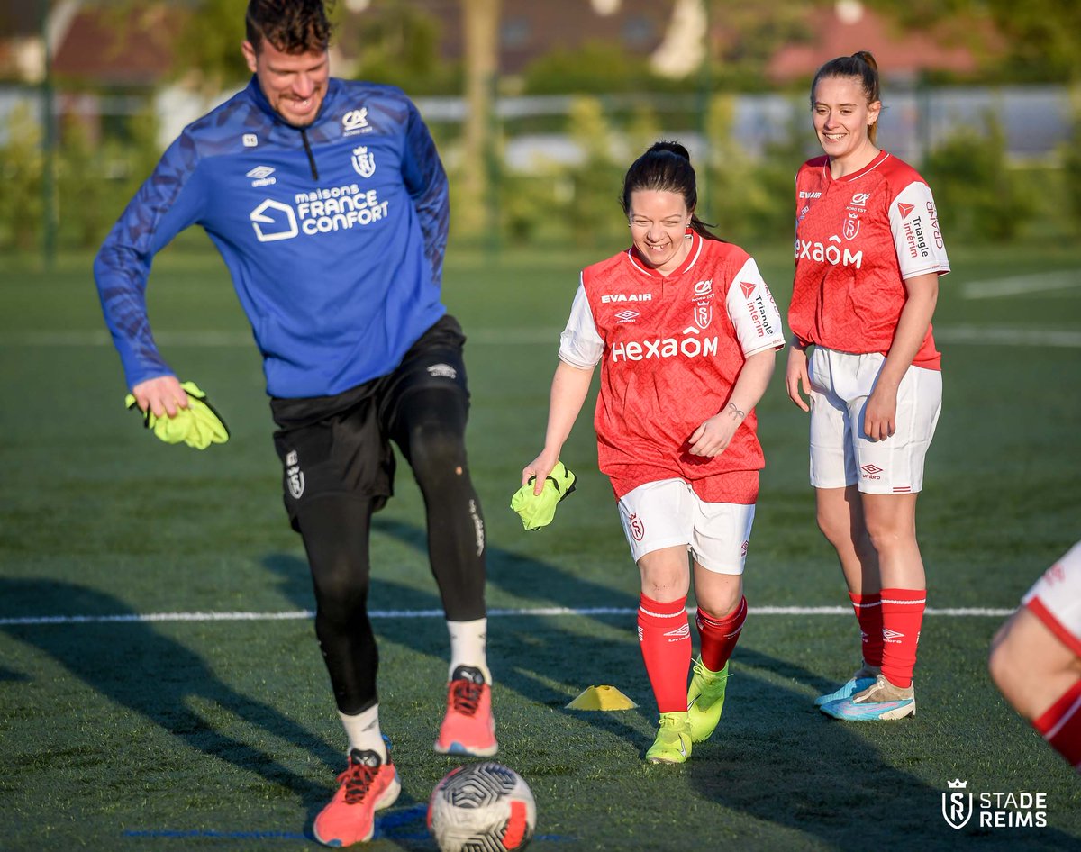 🔜 𝙏𝙤𝙪𝙧𝙣𝙤𝙞 𝙙𝙚𝙨 𝙨𝙤𝙞𝙜𝙣𝙖𝙣𝙩𝙨 ! ⚽️

🧑‍⚕️ Les soignants du @CHUdeReims qui représenteront le club au #TournoiDesSoignants ont participé a un entraînement encadré par 𝗦𝗮𝗺𝗯𝗮 𝗗𝗶𝗮𝘄𝗮𝗿𝗮 & 𝗟𝘂𝗱𝗼𝘃𝗶𝗰 𝗕𝘂𝘁𝗲𝗹𝗹𝗲 ! 🙌

#TeamSDR #JouonsLaCollectif