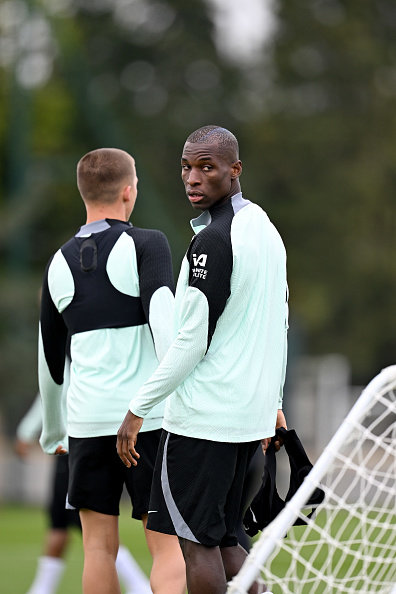 TweetChelseaUK's tweet photo. Nicholas Jackson has shaved his hair off. https://t.co/5pQDDJHPD6