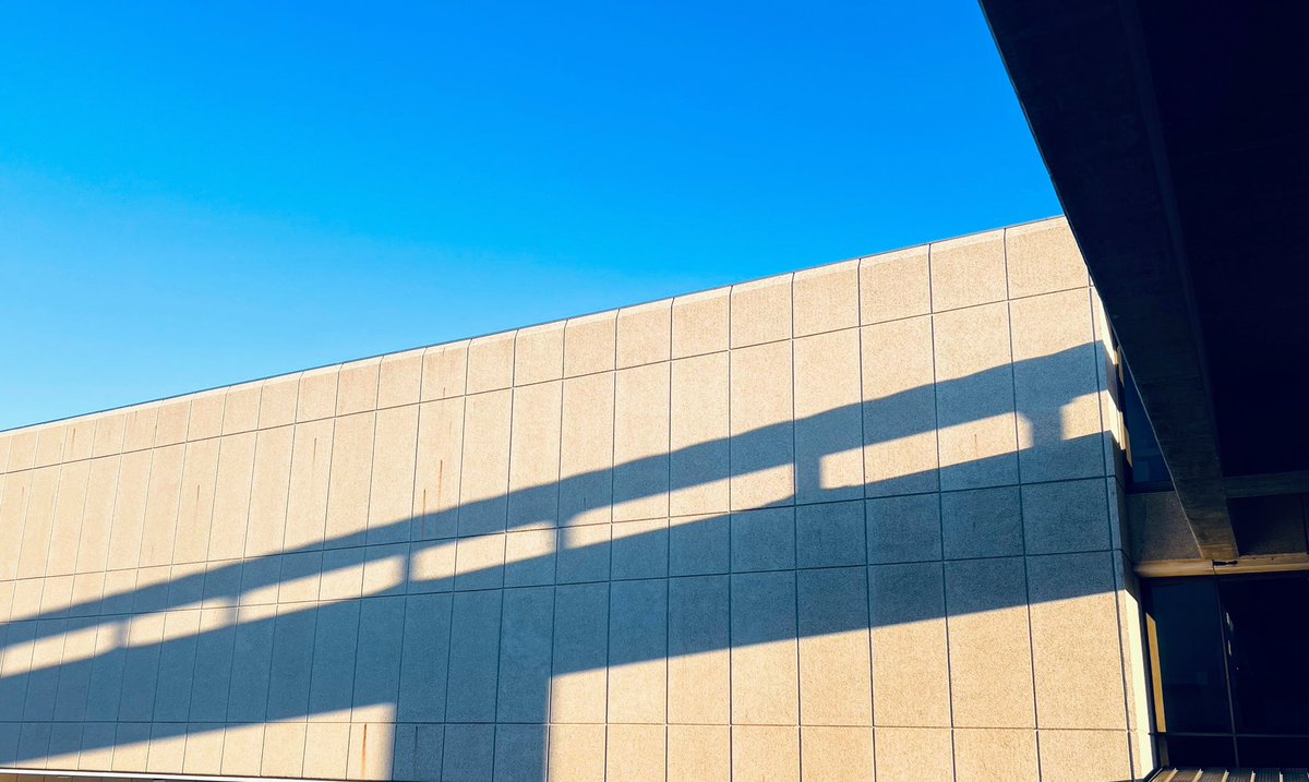 Day 25 of why I love community colleges: The bridge. Not literally, but the role we play in helping students get from here to there. CCs are bridges to somewhere, with the other side unique to each student we serve. #CCMonth  <a href="/MCCATweet/">Missouri Colleges 💙</a> <a href="/Comm_College/">comm_college</a>  <a href="/ECC_Falcon/">East Central College</a> <a href="/CCTrustees/">ACCT</a>