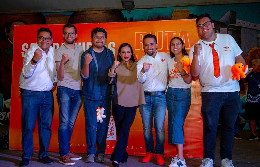 El día de ayer acompañé en #BenitoJuárez  a nuestr@s candidatos de #MovimientoCiudadano al Senado <a href="/SandraCuevas_/">Sandra Cuevas</a> ; al Distrito 15 <a href="/AbrahamManriquz/">@eldocadms</a>; así como a las concejalías <a href="/FaustoFernnde19/">Fausto Fernández</a> #EvaDelgado y #RicardoEstrada 

¡Estamos creciendo y vamos con todo!