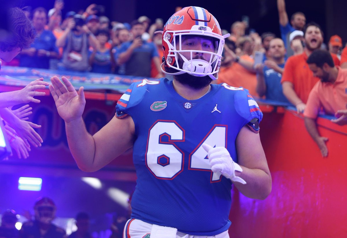#Gators offensive lineman Riley Simonds has embarked on a new chapter in his football career. He will forgo his final year of eligibility and join the UF staff as a student assistant coach. STORY: on3.com/teams/florida-…