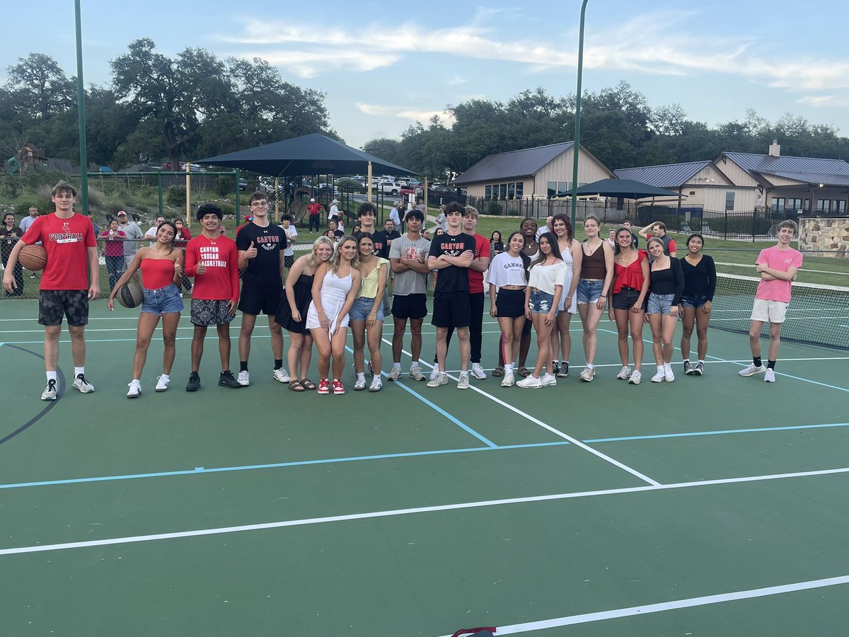 CHSBBasketball1's tweet photo. Good times with Great people! 
@Cougarettebball https://t.co/EIJExHiBBa