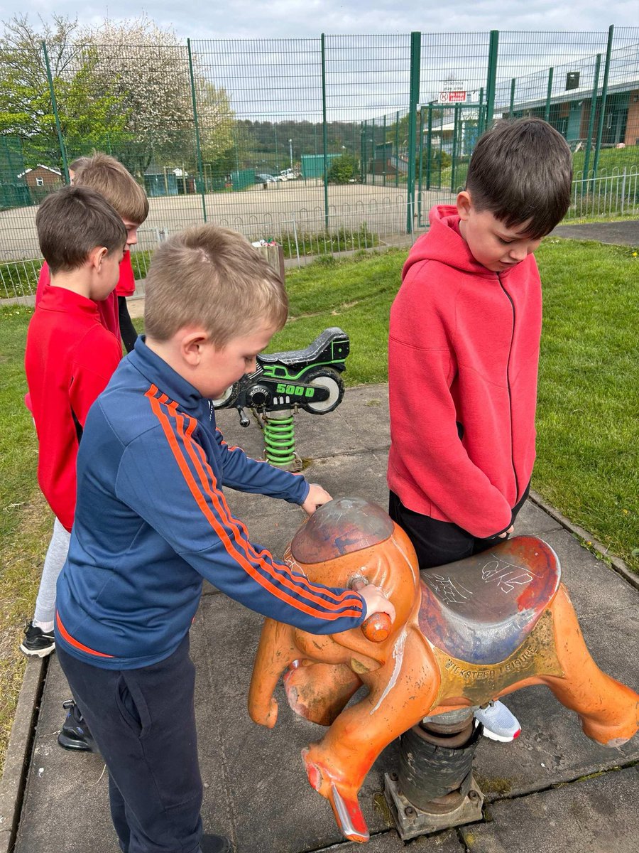 We investigated Sofrydd Park to identify ways in which it can be improved. As part of our new topic ‘Sustainability and Citizenship’ we discussed ways in which we can be responsible citizens of our community by campaigning to improve our park @BlaenauGwentCBC @GPBlaenauGwent