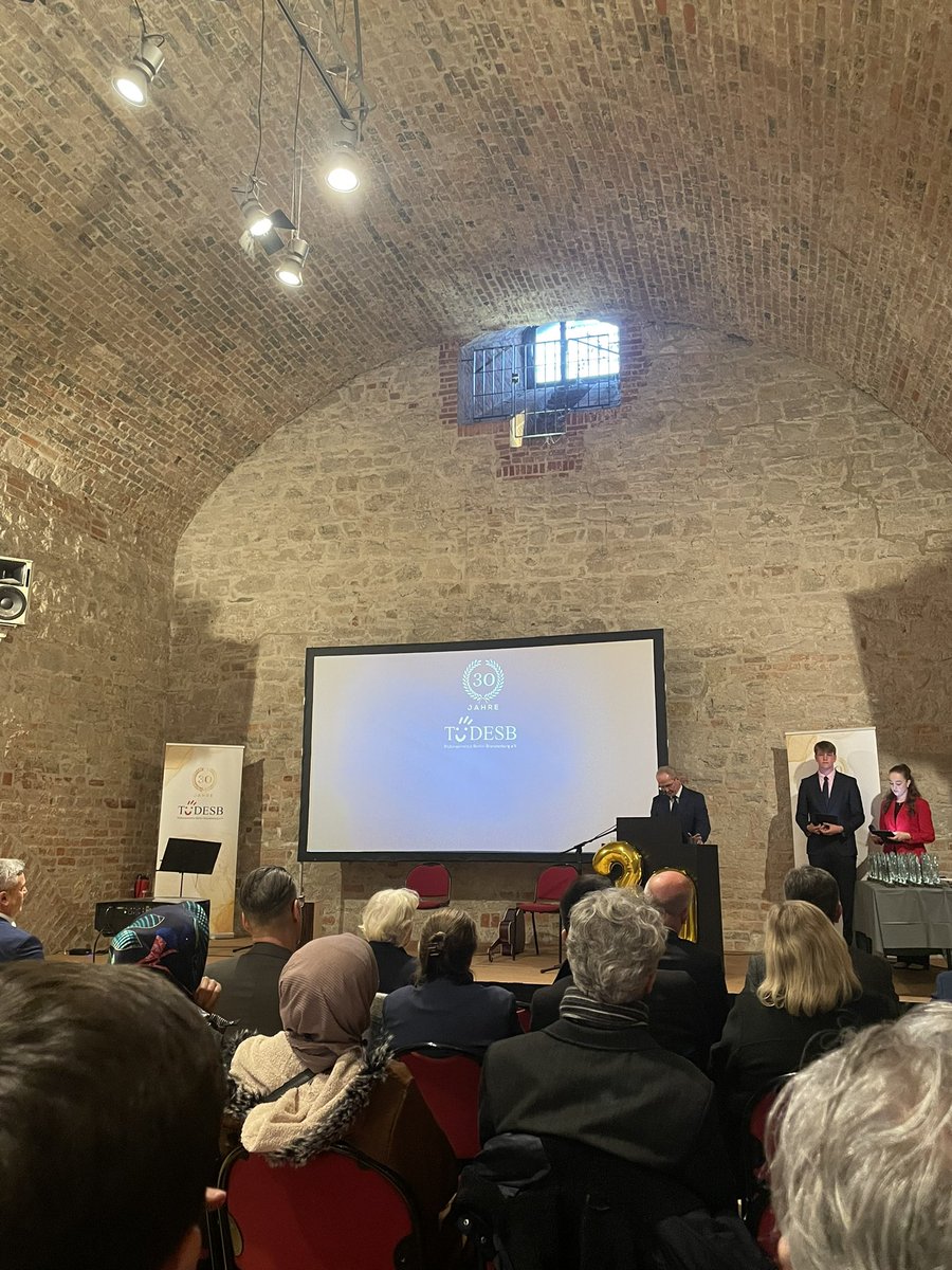 Wir möchten unserem Mitgliedsverein <a href="/Tuedesb_eV/">Tüdesb Bildungsinstitut eV</a> herzlichen Glückwunsch zum 30-jährigen Jubiläum wünschen! Danke an alle, die Bildung und Erziehung fördern. Der <a href="/RegBerlin/">Senatskanzlei Berlin</a> Bürgermeister Kai Wegner unterstreicht in seiner Rede die Bedeutung eurer Arbeit für unsere Stadt. 
#Bildung