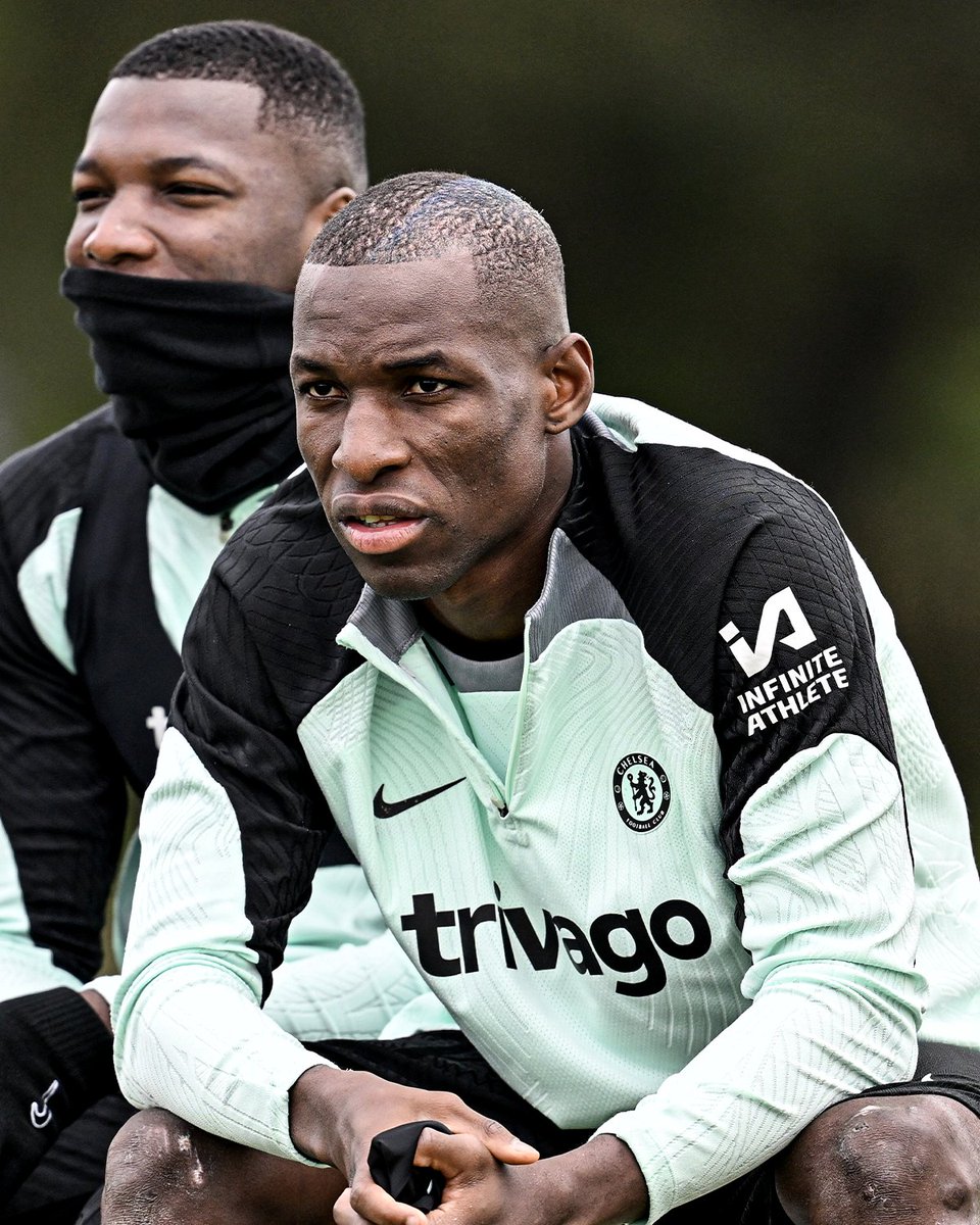 Nicolas Jackson rocking a new trim at Chelsea training 💇‍♂️👀