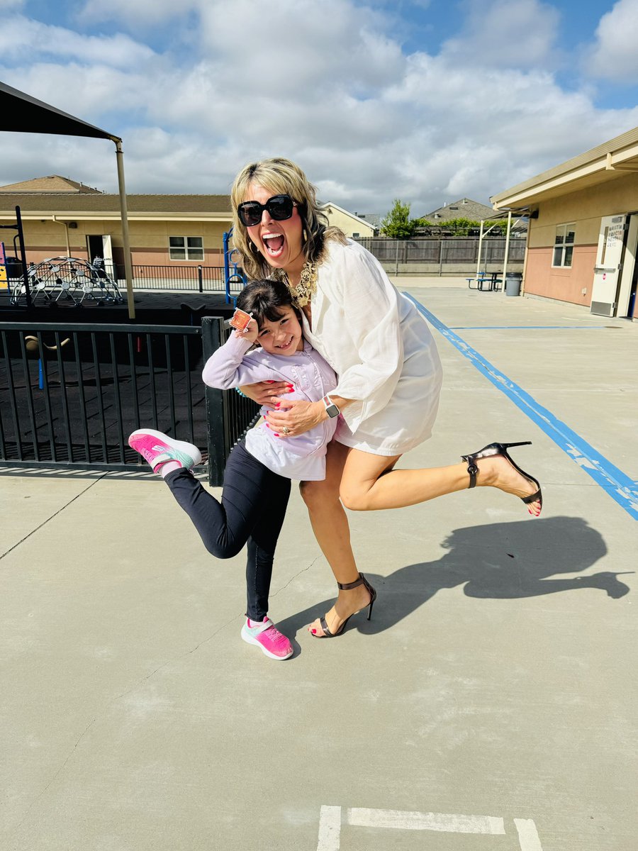 Beautiful children with big dreams on a day full of sunshine!! 💕🩵💪🏽🩵💕

#ALLmeansALL #GreenfieldGuarantee #ProudtobeGUSD
#CultivateCuriosity
#TrustAndInspire
#TrustAndGrow 
#GUSDReadersShine 
#GUSDProud 
#GreenfieldGuarantee

@LCortezGUSD @mrsmaribelbarba @ms_pantaleon…