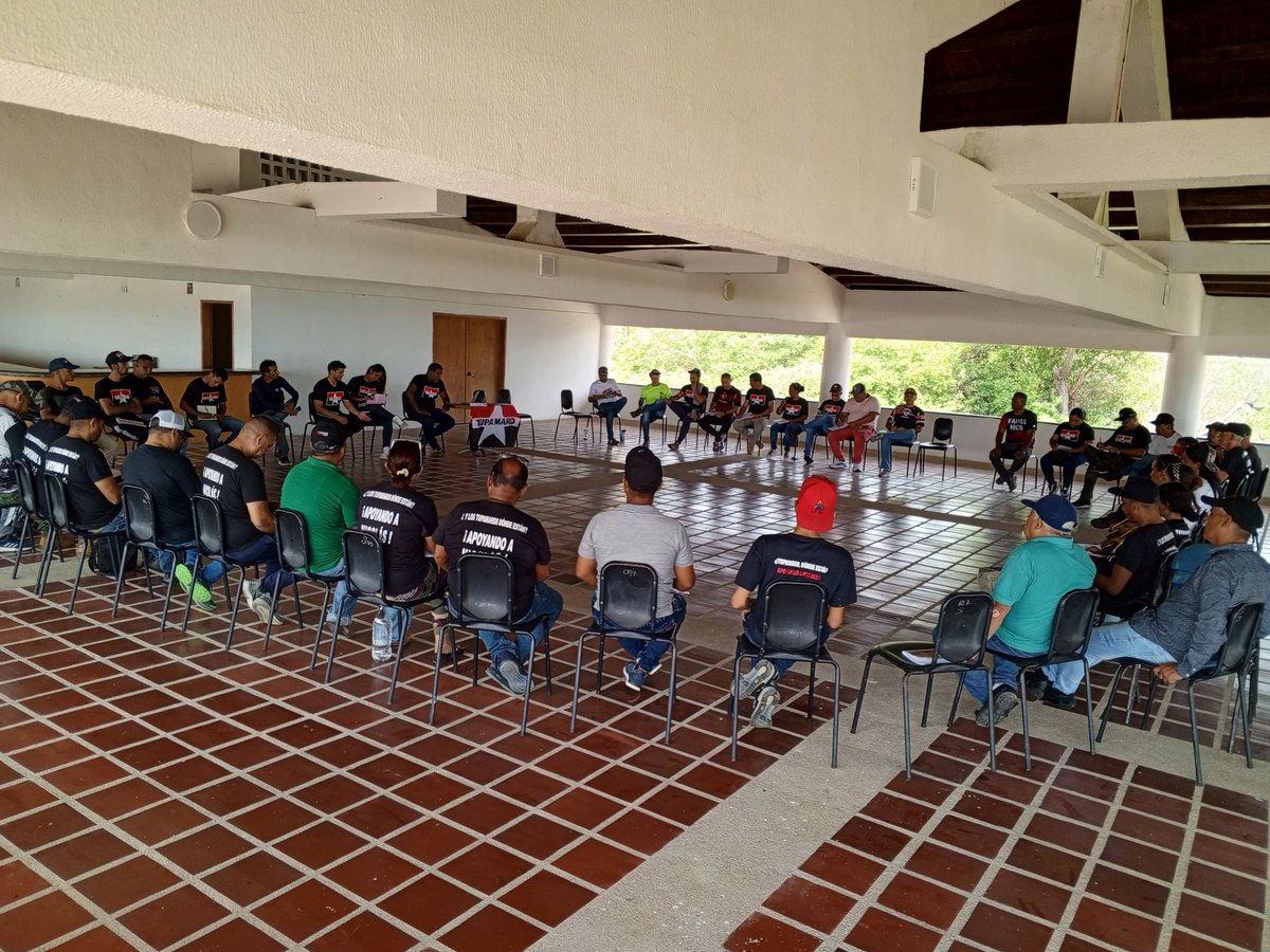 Desde el estado <a href="/MirandaMrt2/">Tupamaro Miranda</a> al momento se está llevando a cabo una formación nacional para la elevación de los niveles revolucionarios y el fortalecimiento de mis cuadros desde las filas de <a href="/TupamaroMRT_/">Movimiento Revolucionario TUPAMARO Vzla.</a> 
<a href="/NicolasMaduro/">Nicolás Maduro</a> 
<a href="/WBenavides_MRT/">Williams Benavides</a> 
#UnionDeLosPueblos