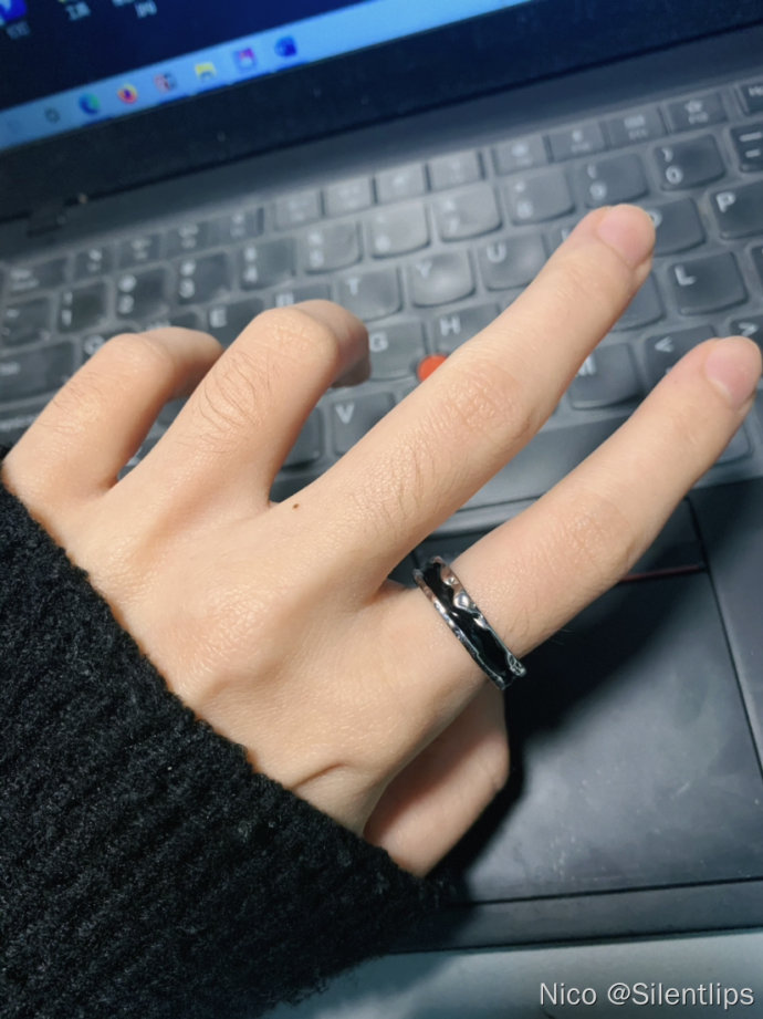 Mercury0154's tweet photo. 姐姐要不要尝尝我指根的痣
#les ＃le #女同  #女同性恋 #拉拉 
#lesbian https://t.co/lsVH6M8ugu
