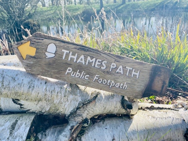 visitrdg's tweet photo. #ReadingWalksFest has 2 great @ThamesPath walks which are #stepfree, Ideal for anyone looking for a flat, gentle and sociable guided walk in #Reading. Learn something new about the town and the Thames. 13 & 19 May https://t.co/ty6XBFZMZZ #accessibility https://t.co/RumaD1nJvZ