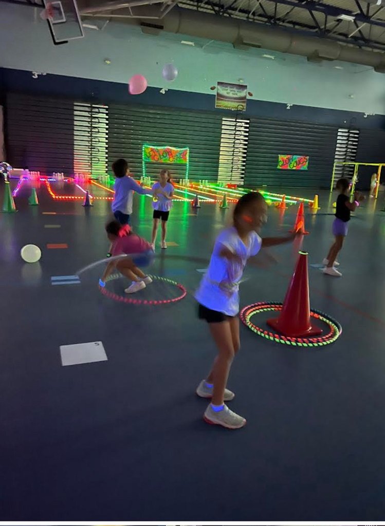 ChinaSpringES's tweet photo. Glow Party for 2nd grade #ourWHY https://t.co/x46yNVbxYi
