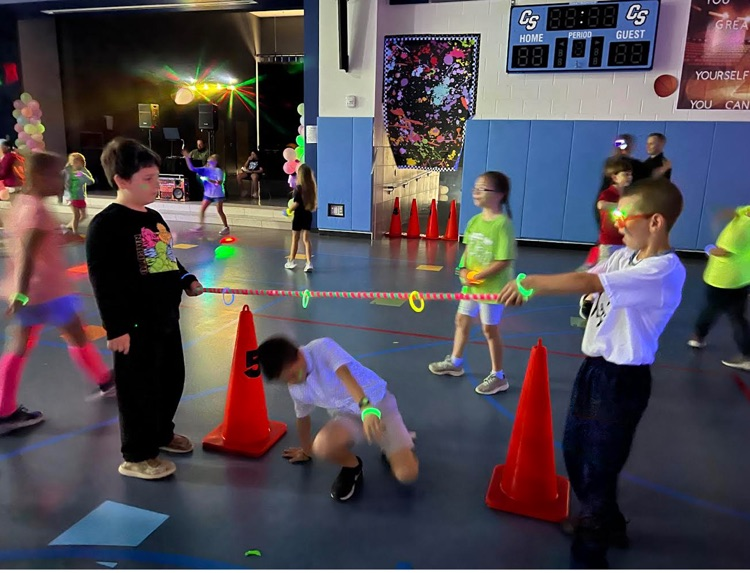 ChinaSpringES's tweet photo. Glow Party for 2nd grade #ourWHY https://t.co/x46yNVbxYi