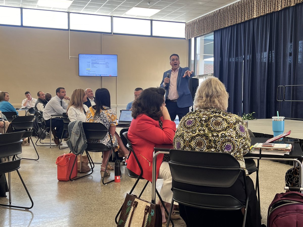 Thank you to @CatawbaValleyCC for partnering with us and providing a space for today’s Principal meeting and CCS job fair this afternoon! #MakingEducationBetter