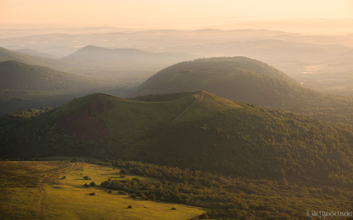 Un matin dans la Chaîne des Puys #NatureBeauty (flic.kr/p/2pMn9sV)