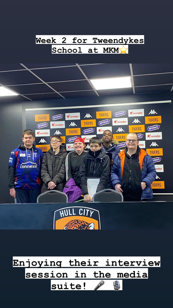 RunwithitHull's tweet image. A picture from yesterdays @RunwithitHull session at @MKM_Stadium with  @tweendykes School😁🎤 #mediasuite #MKMStadium #interviewroom
