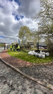 Shoutout to the amazing team of staff from @Adient in Wednesbury! Celebrating Earth Day by making a difference - 20 bags of litter picked up! Making our community cleaner and greener #EarthDay #CommunityCleanup #AdientTeam #SocialValue #volunteers @SercoESUK @sandwellcouncil