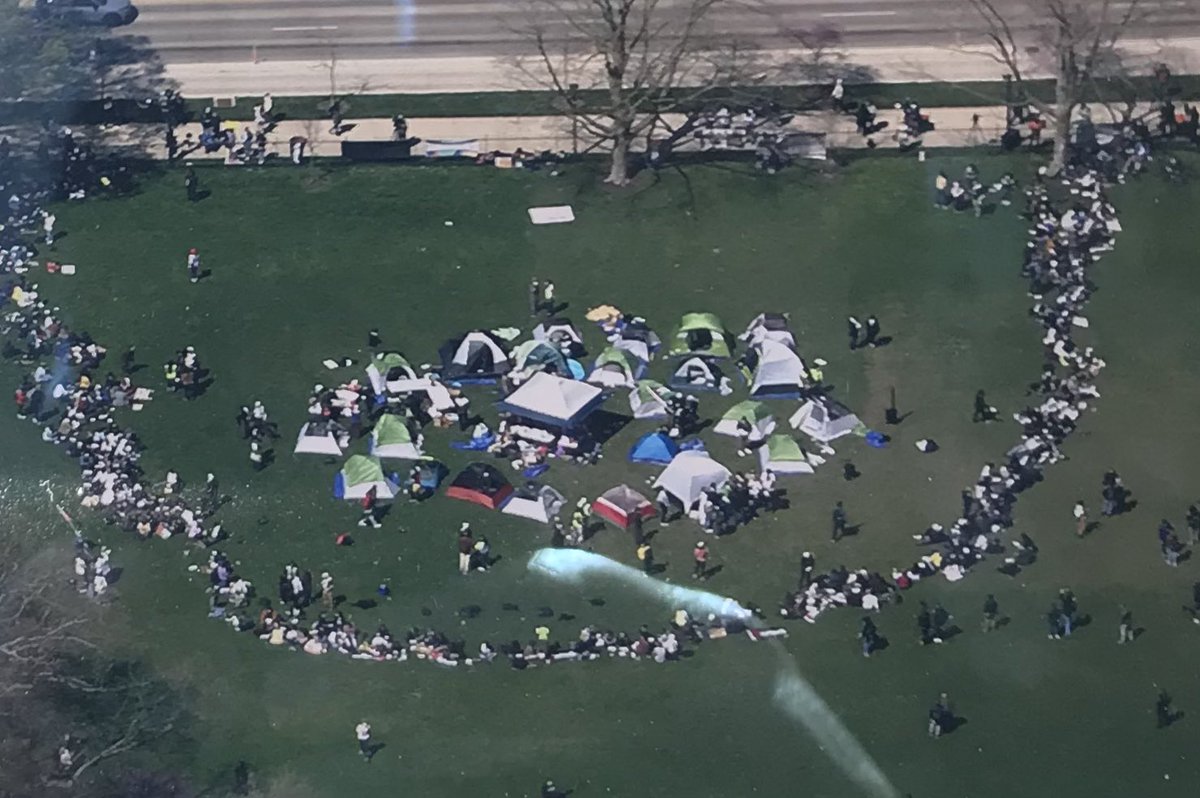 Evanston: Protests continue on Deering Meadow as a few dozen tents are set up along with a hundred or so people. @EvanstonPD are here but no reports of arrests. Sheridan Rd is not affected. Live update at 11 @SandraTorresNBC #NBCSky5 live @nbcchicago