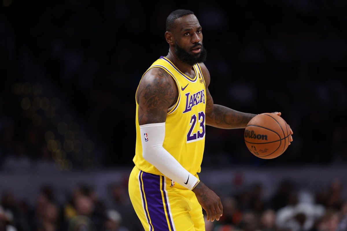 PropKitchen's tweet image. Lunch is served! 👨🏻‍🍳 

LeBron James OVER 34.5 PTS+AST

The Lakers and LBJ find themselves down 2-0 after blowing Game 2 on the road. Look for Bron to bring his a-game at home tonight to prevent a 3-0 DEN lead.

LBJ cleared 2/2 playoff games, 8 out of his last 10 home games ‼️🔥🔒