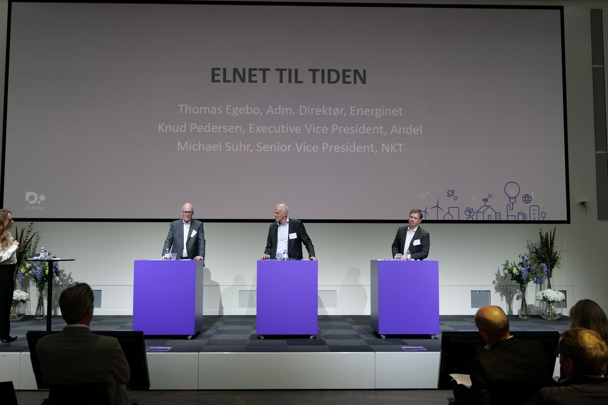 Første panel til DI Energis årsdag 👏 Fokus på elnet til tiden: #grønomstilling kræver elektrificering og bl.a. derfor vil elforbruget være fordoblet i 2030. Det kræver store investeringer og smart udbygning af elnettet. Tak til @ThomasEgebo, @knud3050 og @michaelsuhr5 #dkpol