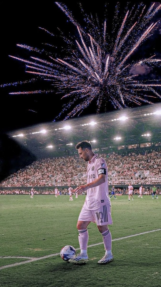 🚨 Over 60,000 tickets have been sold for Lionel Messi and Inter Miami vs. New England Revolution at Gillette Stadium on Saturday. 

The current Revolution attendance record is of 61,316 with Gillette Stadium attendance record being 67,584 for a football match.