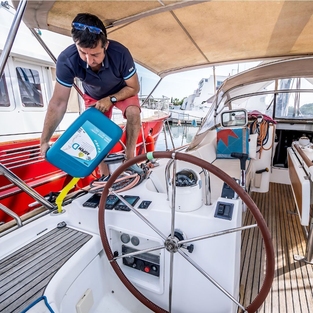 L'Aspen D est bien plus qu'un simple #carburant 🚤

Spécialement conçu pour les moteurs #diesel, il est issu essentiellement de matières renouvelables et réduit jusqu’à 80% des émissions de CO2.

Il garantit une combustion propre et prolonge la durée de vie de vos #moteurs.