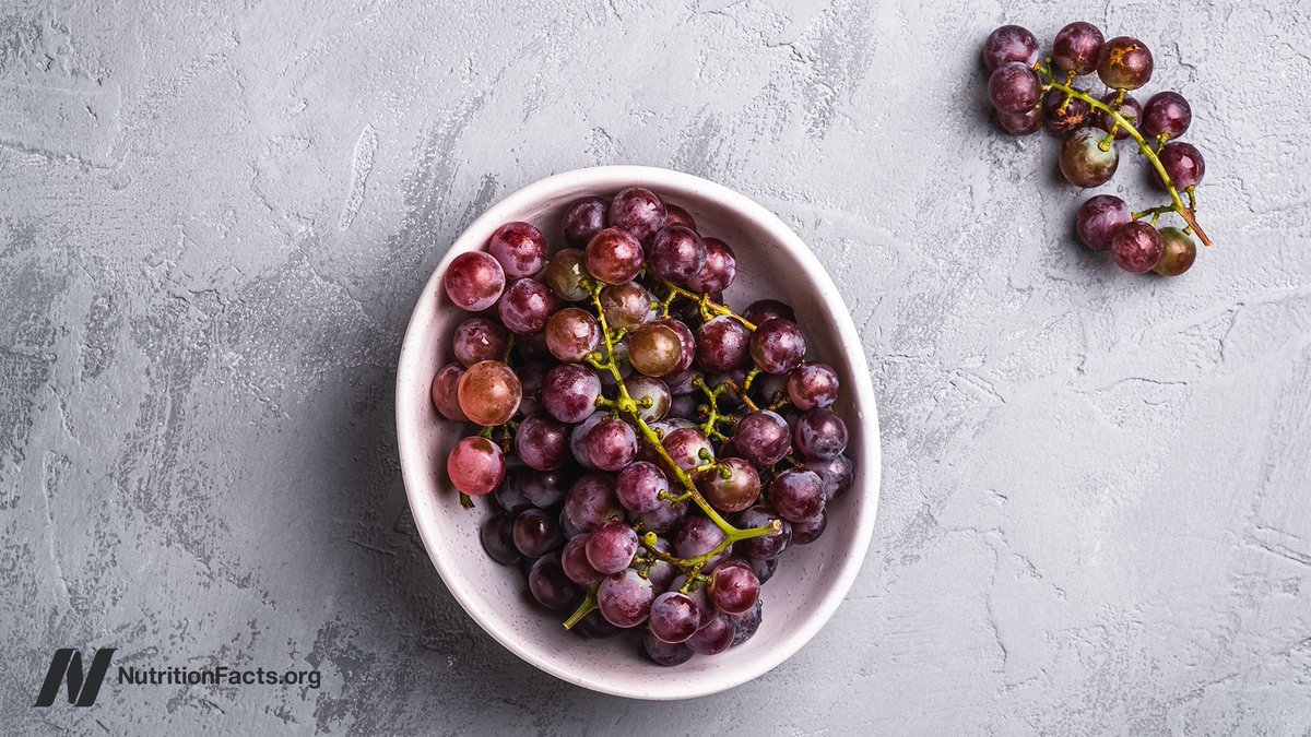 Grape juice and whole grapes are put to the test for brain function, including cognitive decline in early Alzheimer’s. buff.ly/3Uh1oAw