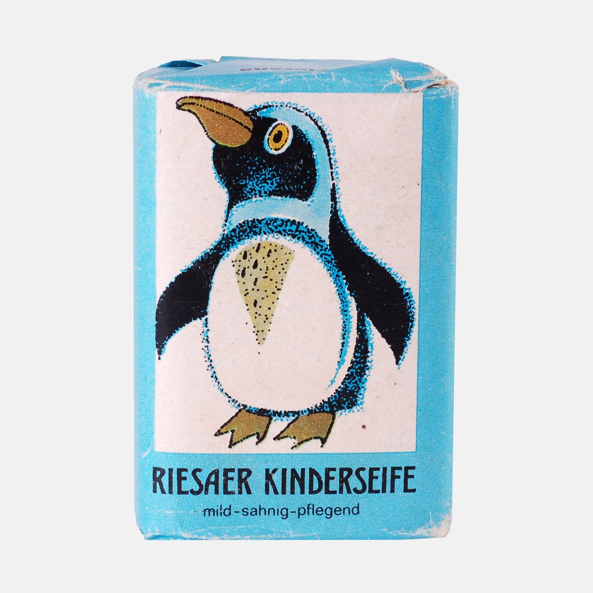 Der heutige #Weltpinguintag soll das Bewusstsein für den Erhalt dieser Arten schärfen. Wir zeigen euch deshalb eine Risaer Kinderseife aus unserer Sammlung mit einem Pinguin-Aufdruck. #ddr #museum #berlin #pinguin #seife ddr-museum.de/de/objects/100…