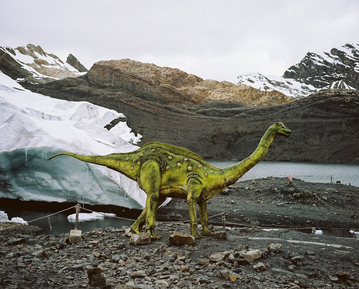 (🧵 1/4) Once a majestic glacier, Pastoruri in the Peruvian Andes has dwindled to a mere shadow of its former self, stripping it of its glacier status and prompting locals to install model dinosaurs in a bid to revive tourism. <a href="/CirilJazbec/">Ciril Jazbec</a>