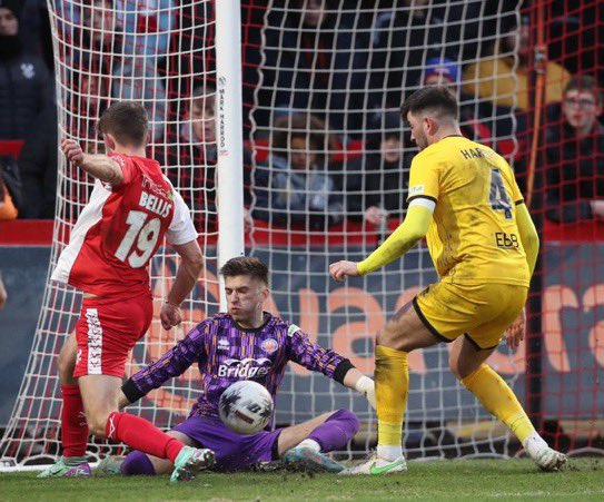 Another Free Agent to keep an eye on is keeper Jasper Sheik, just let go by Aldershot 🧤

☑️ 19 years old
💪 Already made his National League debut
🙌 Had senior loan moves in non league

Won’t be many young keepers with his type of experience