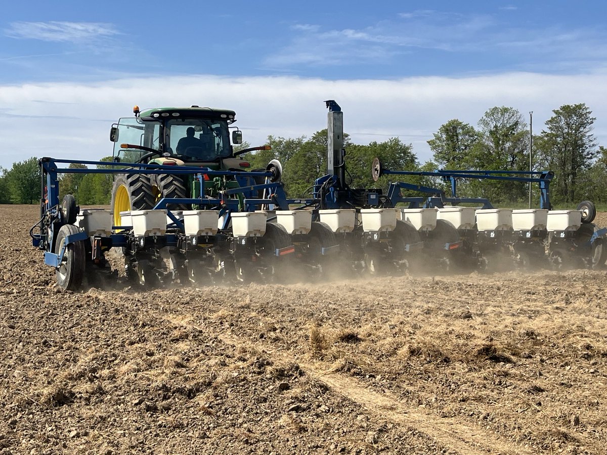 Awesome day in Sedalia KY for another Dyna-Gro soybean plot! ⁦@DynaGroSeed⁩ ⁦@NutrienAgRetail⁩