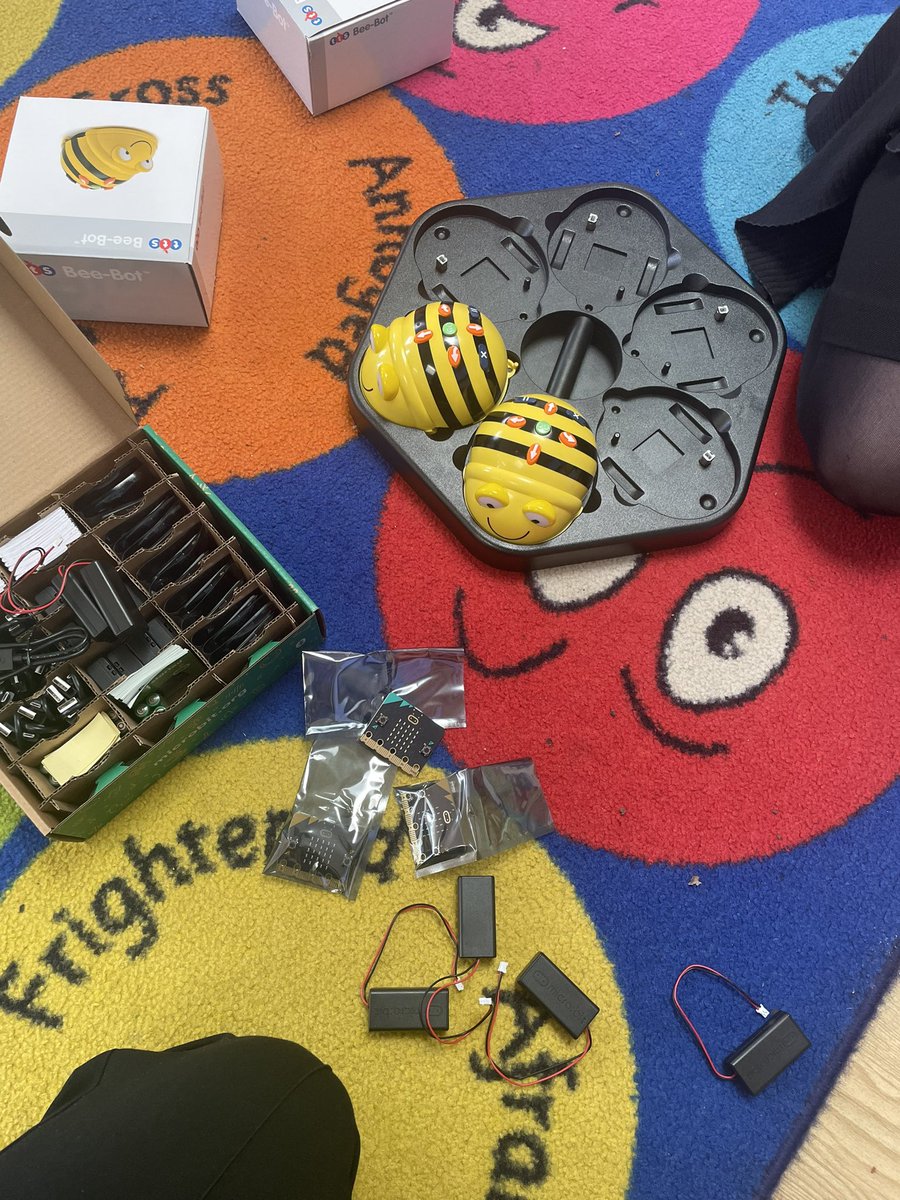 Setting up for a session exploring BeeBots and Microbits at <a href="/CamblesSchool/">Camblesforth School</a> this afternoon!!