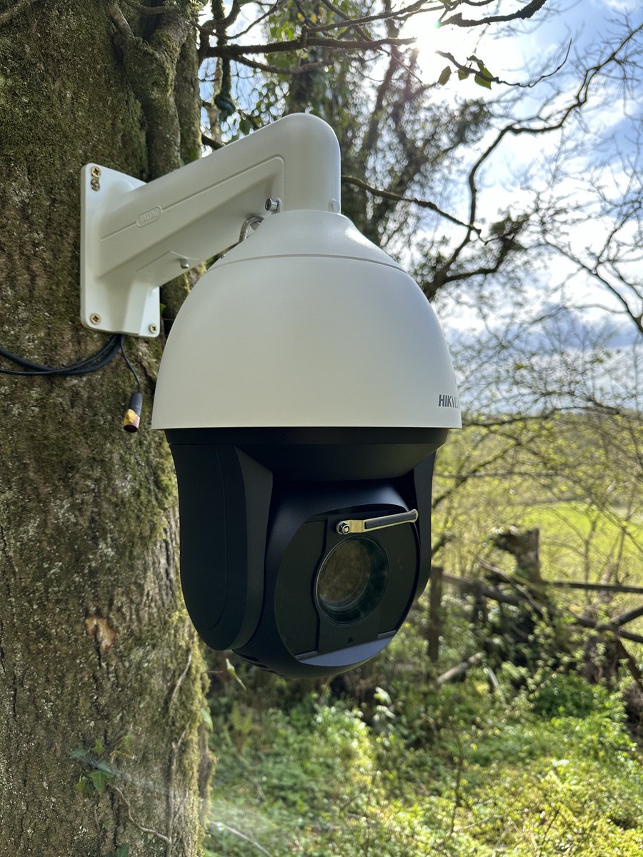 A massive thank you to ⁦@HIKVISIONUK⁩ for the loan of this new PTZ cam…. Get ready for more exciting and varied live feeder footage from #GwylltHollow 😁❤️