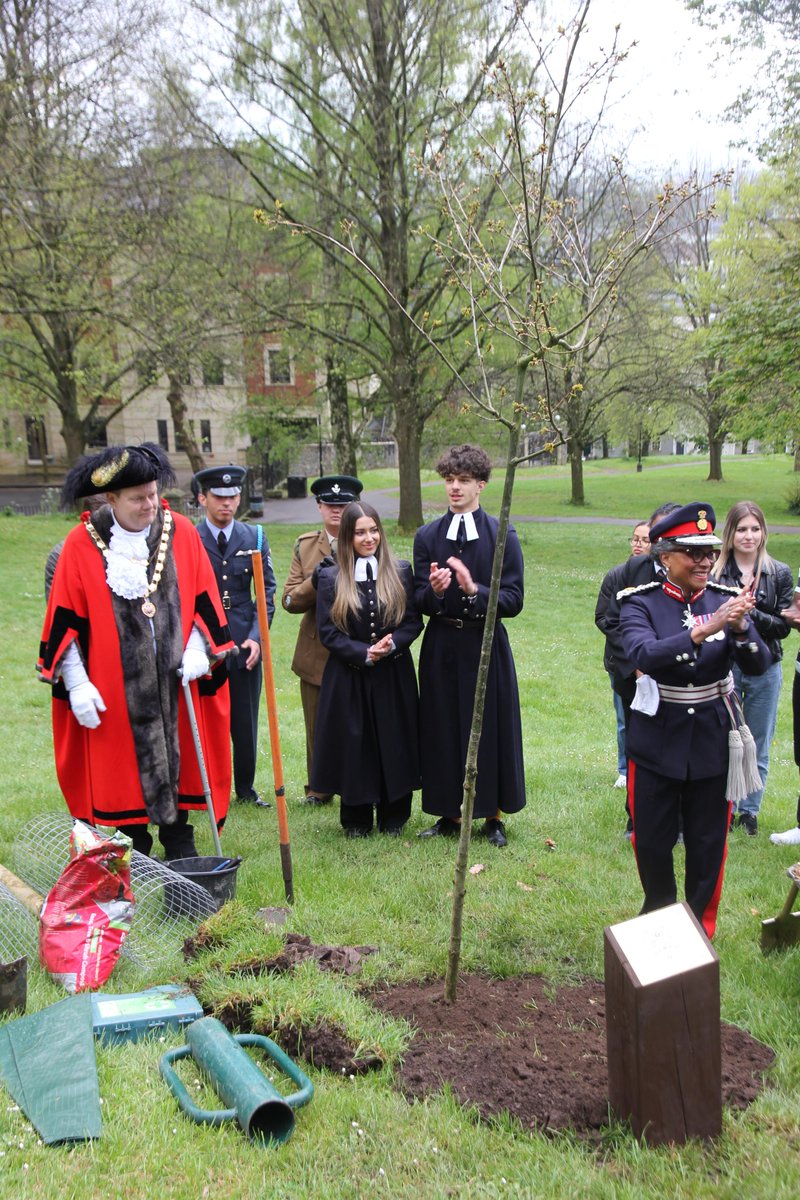 Planting the King's Coronation Tree 🌳 QEH were incredibly privileged to be invited by His Majesty’s Lord-Lieutenant for Bristol, Mrs Peaches Golding OBE CStJ, to help plant the King's Coronation Tree on Brandon Hill today! #QEHCommunity @peachestweets