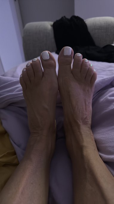 Look at my pretty toe nails 😍 #feetpicsforsale #feetworshi̇p #footlove https://t.co/PJzyt9XM5l<a href="/tag/feetpicsforsale"class="tags">#feetpicsforsale</a><a href="/tag/footlove"class="tags"><span>#footlove</span></a><a href="/tag/feetworship"class="tags"><span>#feetworship</span></a>