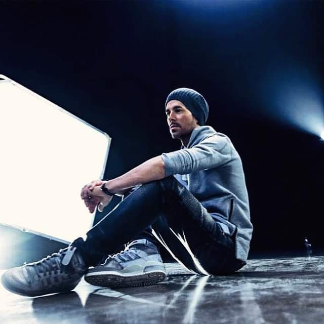 Disfrutando #volumen2 de nuestro héroe 
Quien ya tiene su último CD de
<a href="/enriqueiglesias/">Enrique Iglesias</a> ✋✋✋✋