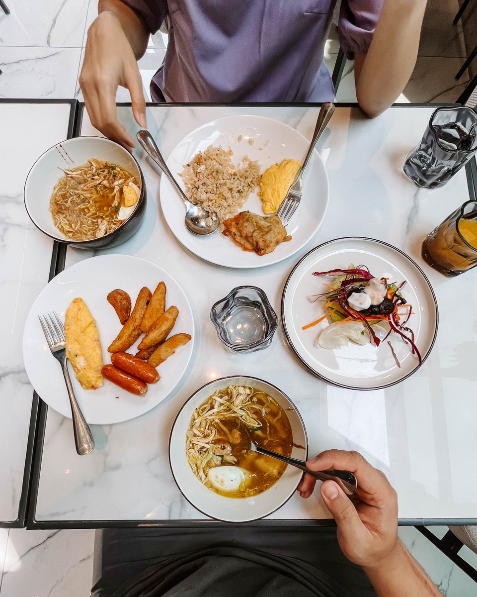 tumbarmericaa's tweet photo. Jadi memang tipe hotelnya yg memaksimalkan natural light, jd pas pagi cakep banget buat foto2 terutama di daerah restonya

Nah di aplikasi2 sih hotel ini termasuk bintang 4, harga terbaru di kisaran 600rban dan udh include sarapan… sarapannya sih simple bgt, yaa cukup buat isi perut kalian yg butuh quick breakfast sebelum kerja pas business trip ✨

📍 https://t.co/xfB7kiTuD2