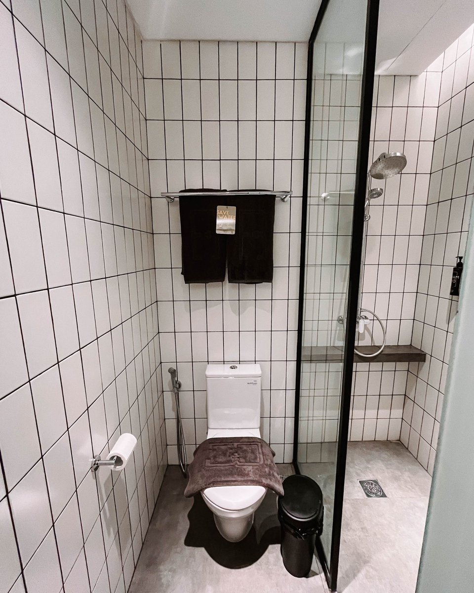tumbarmericaa's tweet photo. Jadi memang tipe hotelnya yg memaksimalkan natural light, jd pas pagi cakep banget buat foto2 terutama di daerah restonya

Nah di aplikasi2 sih hotel ini termasuk bintang 4, harga terbaru di kisaran 600rban dan udh include sarapan… sarapannya sih simple bgt, yaa cukup buat isi perut kalian yg butuh quick breakfast sebelum kerja pas business trip ✨

📍 https://t.co/xfB7kiTuD2