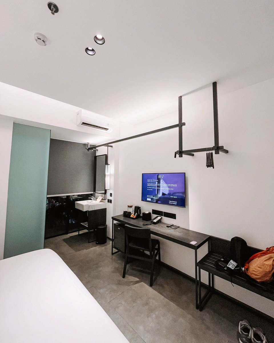 tumbarmericaa's tweet photo. Jadi memang tipe hotelnya yg memaksimalkan natural light, jd pas pagi cakep banget buat foto2 terutama di daerah restonya

Nah di aplikasi2 sih hotel ini termasuk bintang 4, harga terbaru di kisaran 600rban dan udh include sarapan… sarapannya sih simple bgt, yaa cukup buat isi perut kalian yg butuh quick breakfast sebelum kerja pas business trip ✨

📍 https://t.co/xfB7kiTuD2