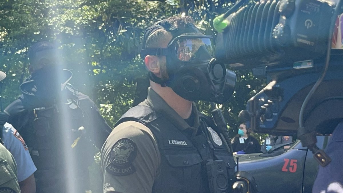 🚨PHOTOS COMING OUT OF EMORY OF PROTESTERS POST-TEAR GASSING. Protesters advanced to follow the direction of detention vans and officers reacted using tear gas to keep them away.