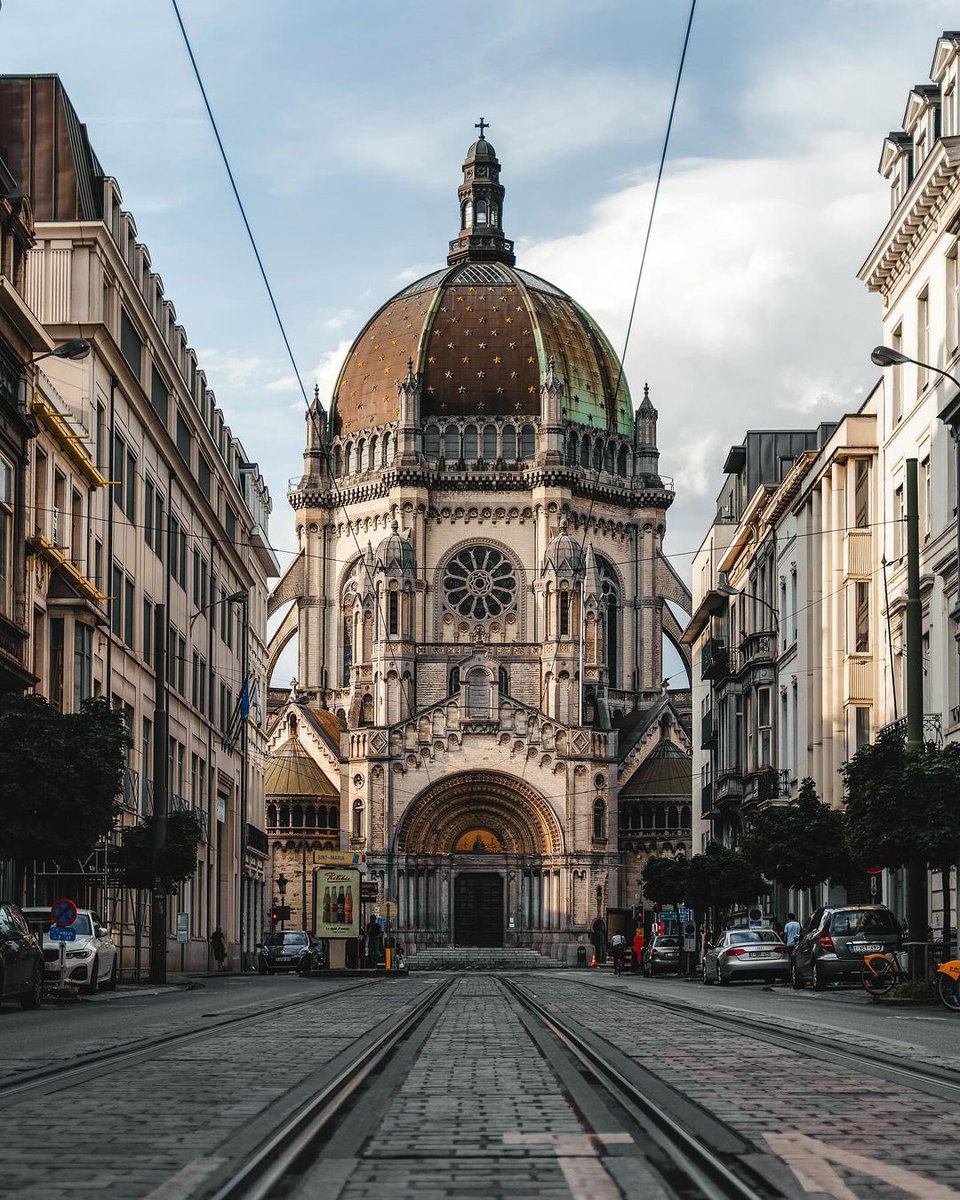 Belgium 🇧🇪

Rich history, diverse culture, and culinary delights await in this charming European country.

A thread of some wonderful Belgian cities 🧵

1. Brussels