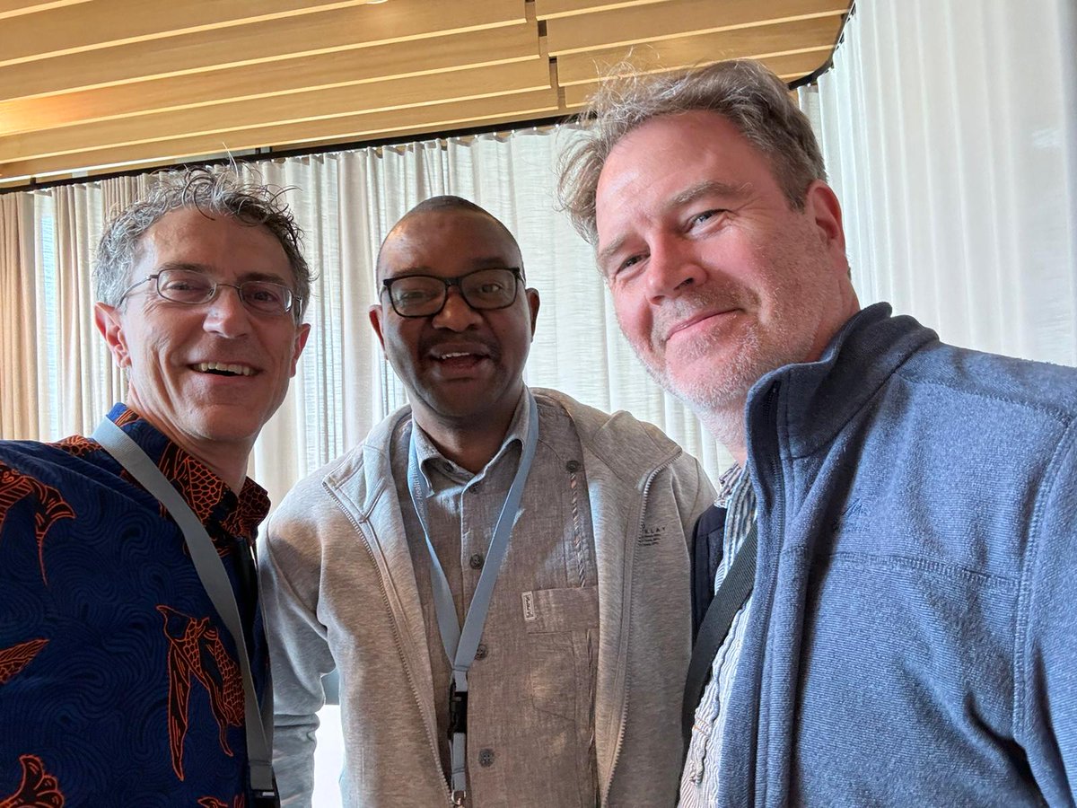 Today meeting at SwissTPH in Allschwil, CH: former PhD students at @CSRS_CIV (1996 - 1998) : Jürg Utzinger, Inza Kone & Roman Wittig (left to right). Today directors of @SwissTPH , @CSRS_CIV and @TaiChimpProject .