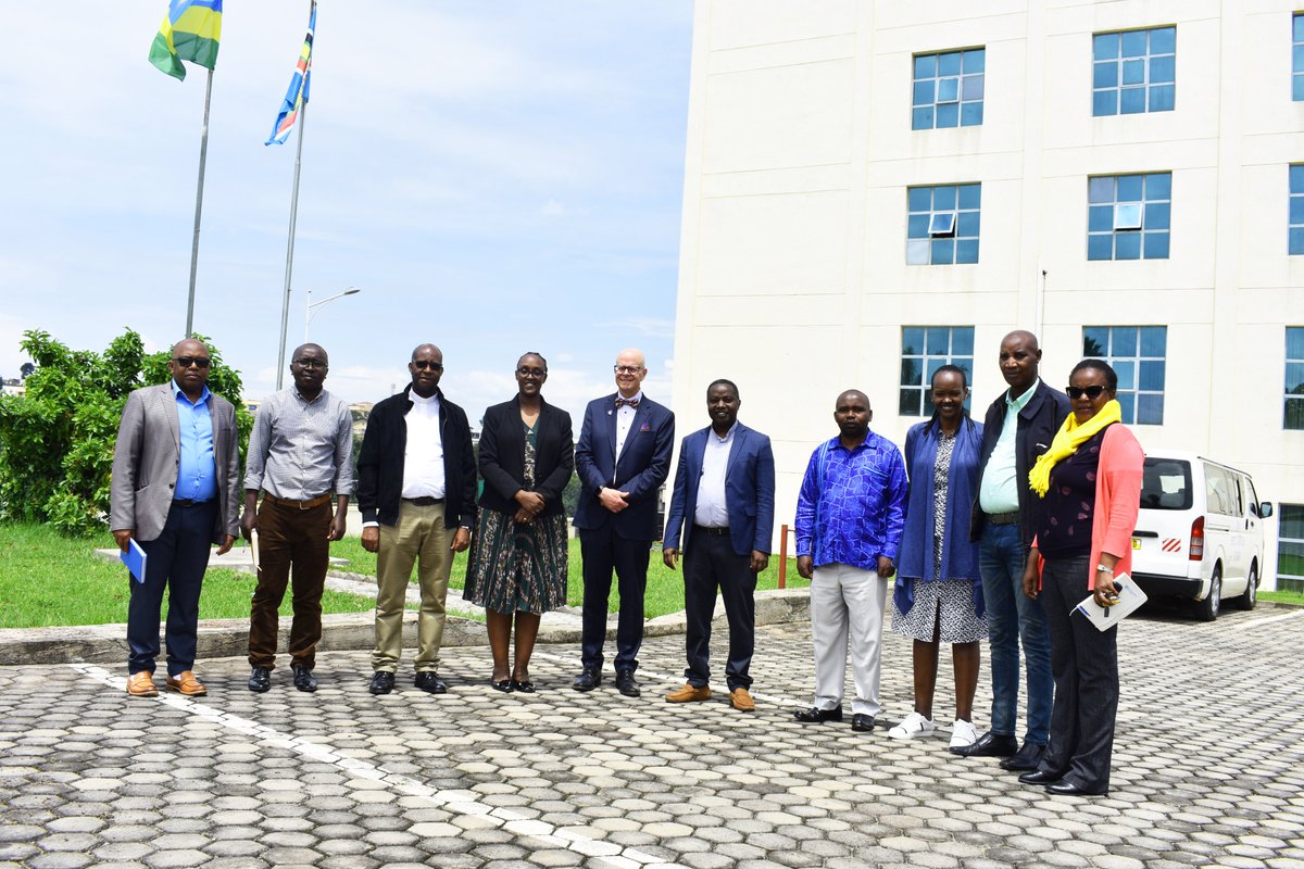 ICKKabgayi's tweet image. Today, at ICK Headquarters, Vice Chancellor Father Prof. Fidèle Dushimimana welcomed Dr. John Cech, President of Carroll College, USA. Their shared vision for collaboration heralds a new era in academic partnership. #GlobalEd #HigherEd ickjournalism.com/vice-chancello…
