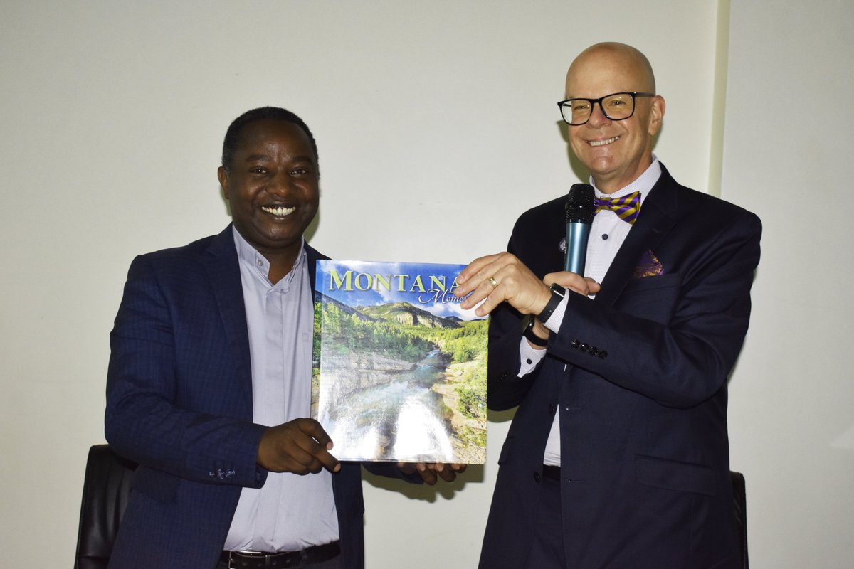 ICKKabgayi's tweet image. Today, at ICK Headquarters, Vice Chancellor Father Prof. Fidèle Dushimimana welcomed Dr. John Cech, President of Carroll College, USA. Their shared vision for collaboration heralds a new era in academic partnership. #GlobalEd #HigherEd ickjournalism.com/vice-chancello…