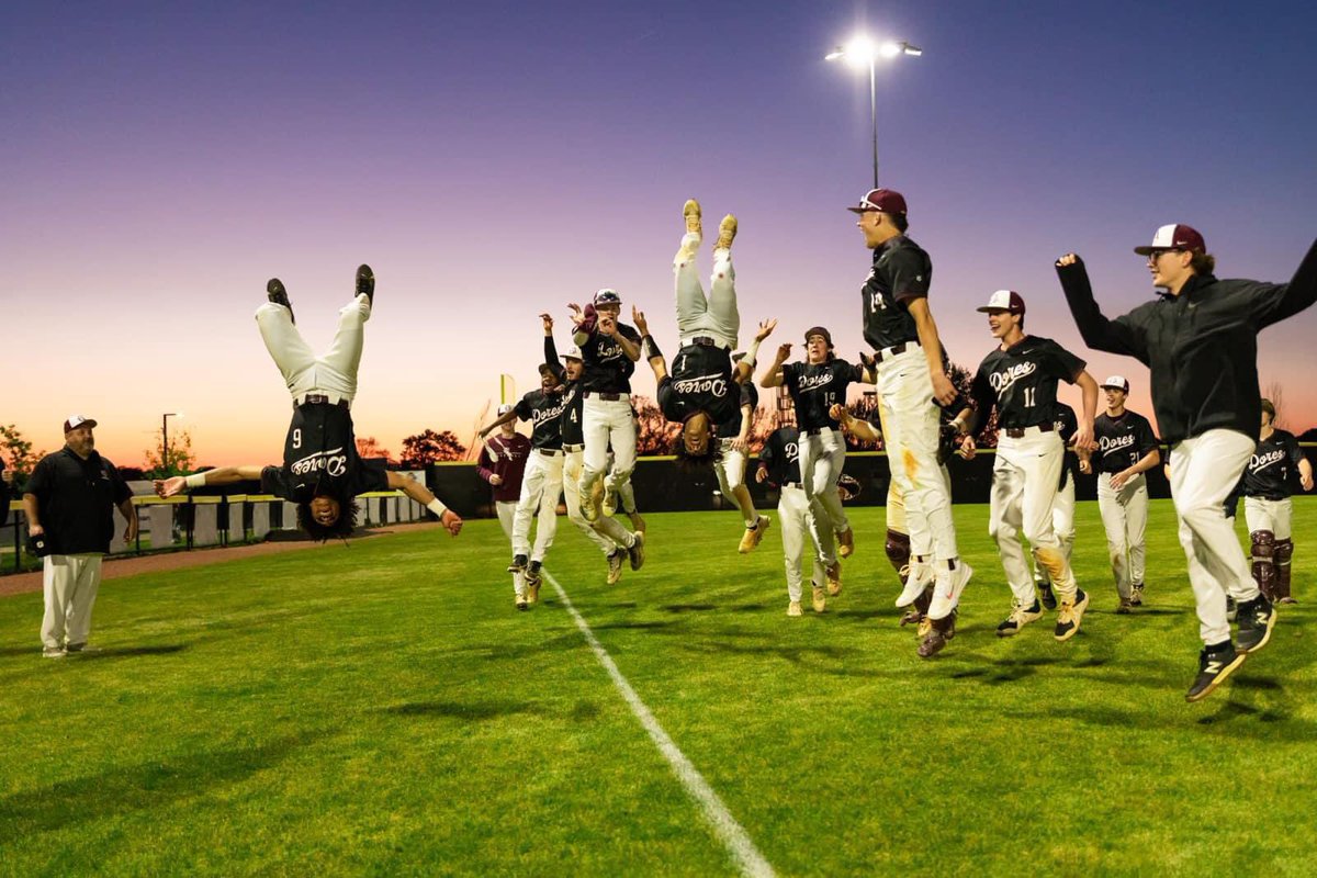 Little celebration after last night’s win!.
It is clear our jumping abilities come in great variety. 
Lol.
#godores