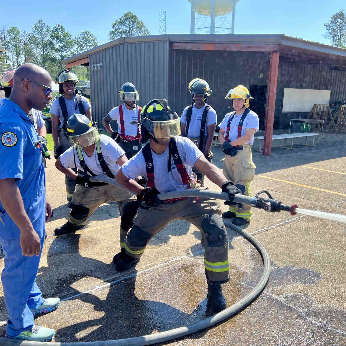 MSFireAcademy's tweet photo. #Class209 expanding on their hose skills! #MSFA https://t.co/C9I5JcbUhR