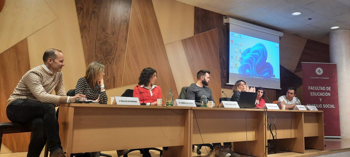 ¡Muchísimas gracias a Pedro García, Javier García, Lorena Gil, Noelia del Hoyo,  Mayte Nicolás y Elvira Rodríguez por la fantástica mesa redonda sobre experiencias laborales de Trabajo Social! ¡Ha sido un privilegio contar con vosotras/os!