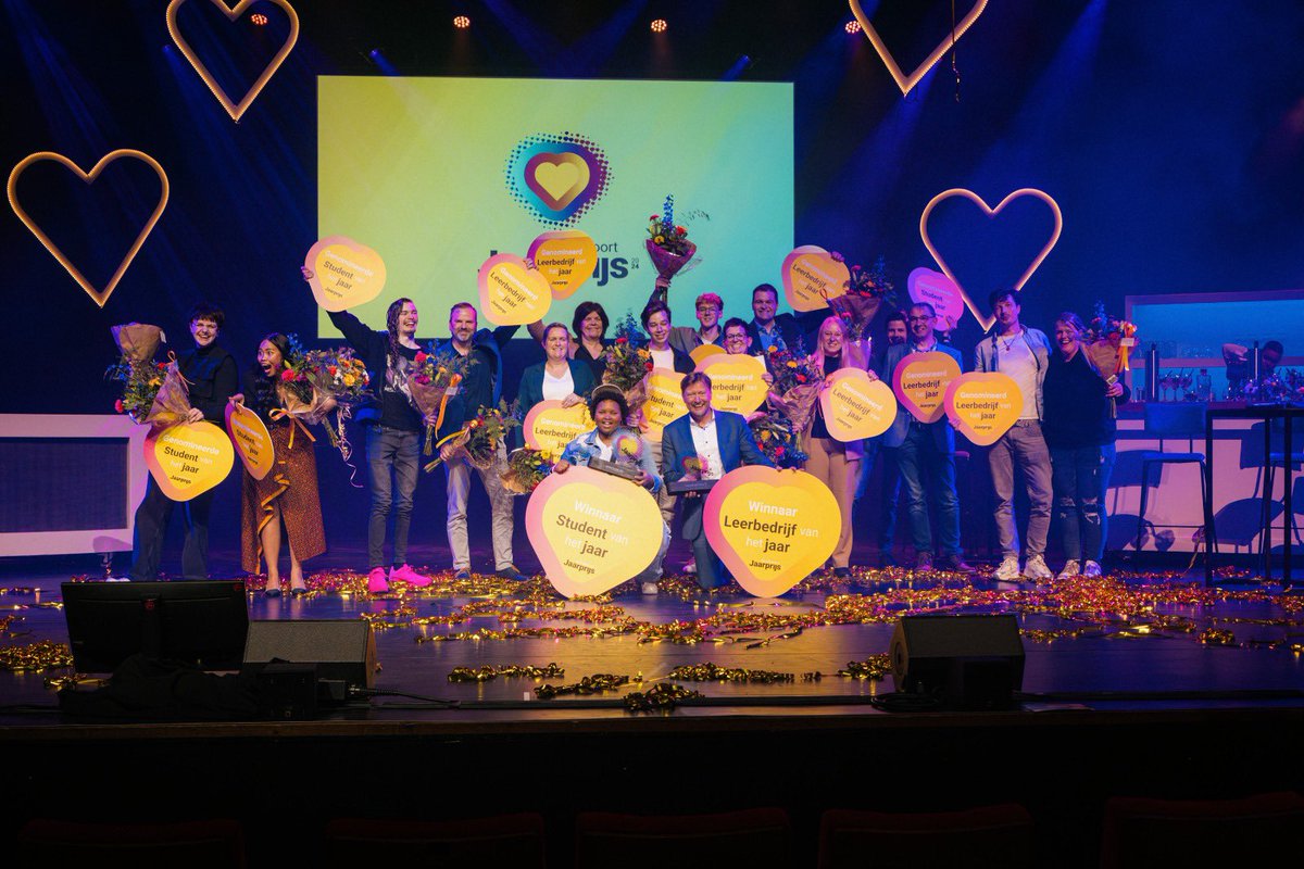 Noorderpoort's tweet photo. Dit zijn onze winnaars van de Noorderpoort Jaarprijs 2024! 💛

🥇Student van het jaar: Katie Wijbenga 
🥇Leerbedrijf van het jaar: Kampen Industrial Care

Wij zijn supertrots op onze winnaars (en natuurlijk op alle genomineerden) 👏

#noorderpoortjaarprijs #ditismbo #npjaarprijs https://t.co/C6Q8fTF3W0