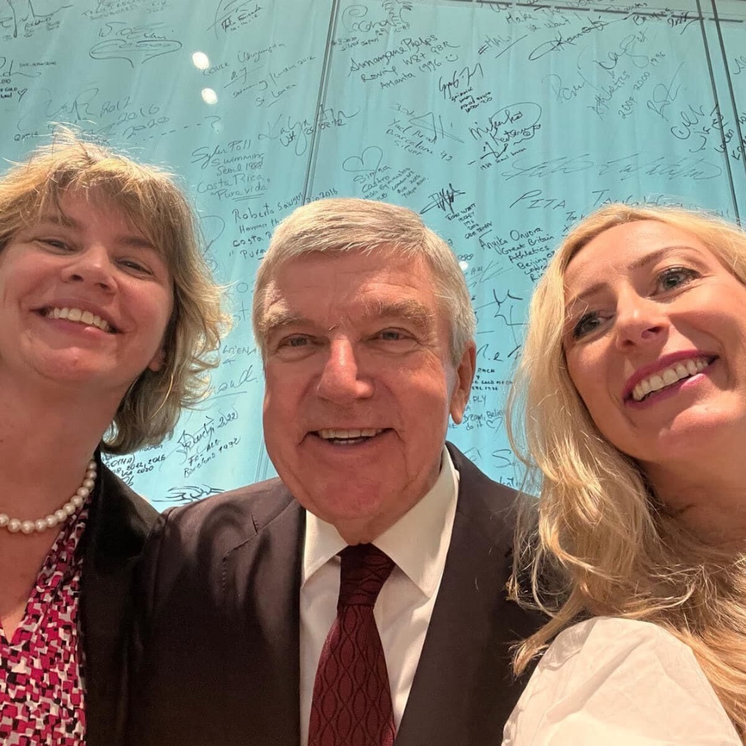 Congratulations to Jen Oldham and Aleksandra Shelton, who recently completed the International Coaching Enrichment Certificate Program (ICECP). They were just in Lausanne, Switzerland, accepting their awards from another fencer — IOC President Thomas Bach!